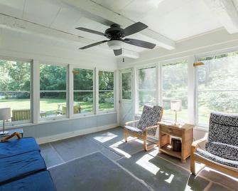 Blue Springs; secluded paradise bordering Minnewaska State Park - Accord