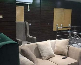 London Branch Hotel and Restaurant - Enugu - Living room