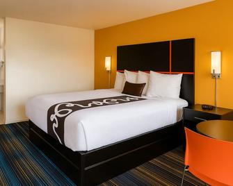 Chaparral Motor Inn - Burlington - Bedroom