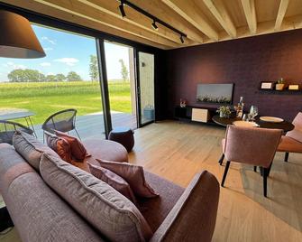 Romantic holiday home with shared pool - Baillonville - Sala de estar