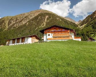 Ausserglieshof Wohnung Portles - Mals - Gebäude