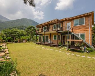 지리산황토휴펜션 - 산청 - 건물