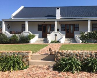 Endless Vineyards at Wildekrans Wine Estate - Botrivier - Edificio