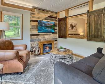 The Maples Apt - King Bed, Pet Friendly, Beautiful Views - Ellicottville - Sala de estar