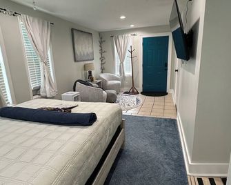 Modern Comfort at the 340 Loft -Near Gettysburg & Antiques - New Oxford - Bedroom