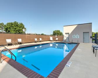 Holiday Inn Express & Suites Moore By IHG - Moore - Zwembad