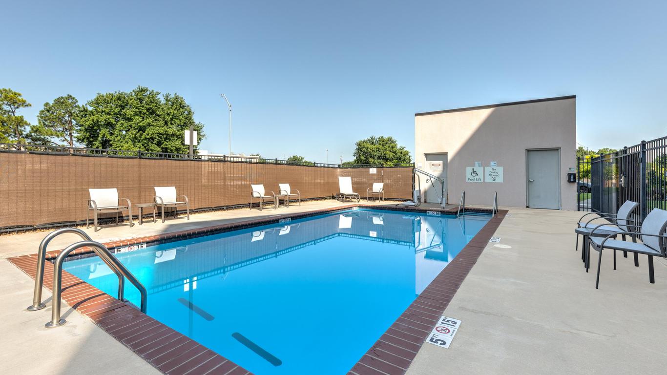 Holiday Inn Express & Suites Moore By IHG