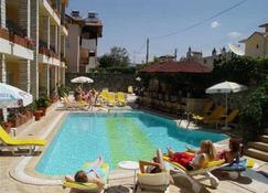 Ozlem 1 Apartments - Marmaris - Pool