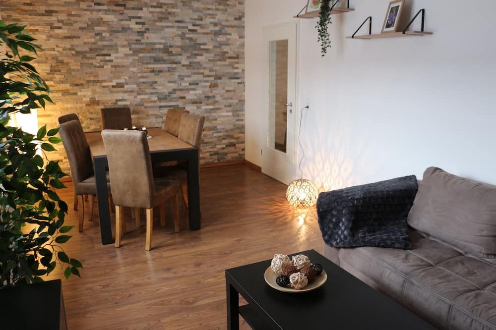 Zentralgelegene 4-Raum Ferienwohnung bis 8 Pers. - درسدين - غرفة طعام