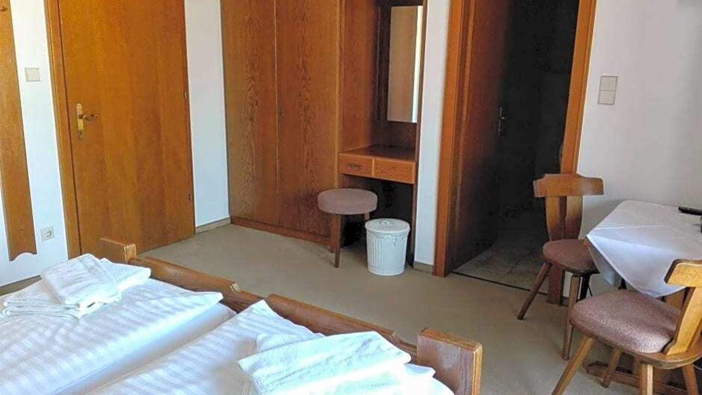 Mosers Pension