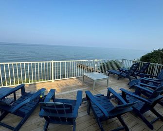 Lake Michigan Home with gorgeous views, great spot for family or golf retreat - Sheboygan - Balcony