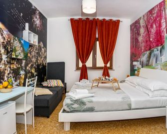 Lovely Bed and Breakfast in center of Sorrento - Sorrento - Bedroom