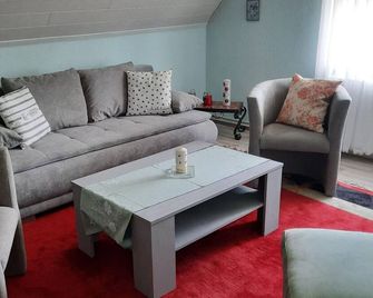 Ferienwohnung am Schloss - Stavenhagen - Living room