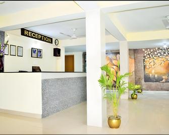 Hotel Vipassana Bodhgaya - Bodh Gaya - Front desk