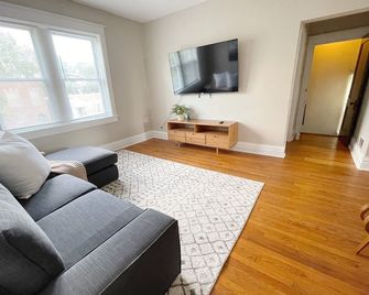 Clean and Cozy 2-Bed near Route 66 and Tower Grove - Saint Louis - Salon