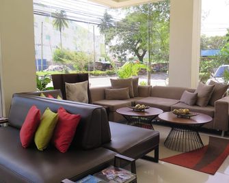 Home Crest Hotel - Davao - Lounge