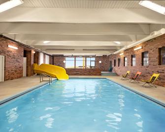 Travelodge by Wyndham, Swift Current - Swift Current - Pool