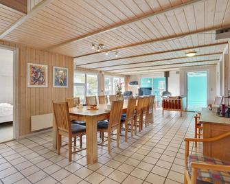 This practical vacation home is located in a quiet area on Købingsmark beach, one of the best and mo - Nordborg - Essbereich