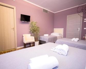 Hotel Paganini - Florence - Bedroom