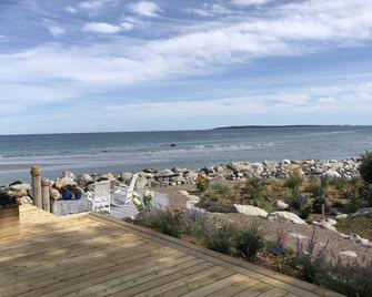 Luxury Beachfront Home with Expansive Ocean Views - Liverpool - Пляж