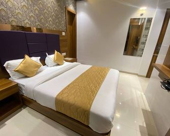 Hotel Bkc Crown - Near Trade Centre - Mumbai - Bedroom