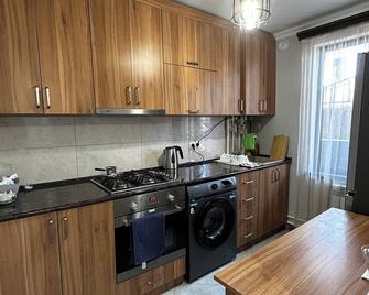 1Cosy apartment near airport EVN - Ereván - Cocina