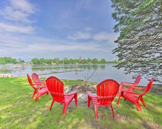 Coldwater Family Retreat with Boat Dock and Grill! - Coldwater - Binnenhof