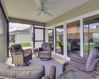 Pool Access: Sleek Home in The Villages w/ Lanai - Wildwood - Living room