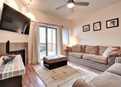 The Hightower Suite- A Luxury Top Floor Condo In The Center Of Girdwood/Alyeska! - Girdwood - Living room