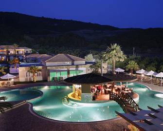 Olympia Golden Beach Resort & Spa - Kastro - Piscina