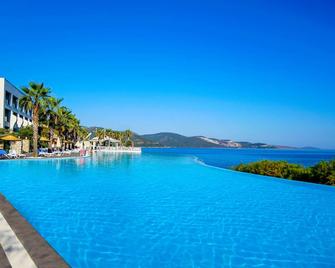 Blue Dreams Resort & Spa - בודרום - בריכה