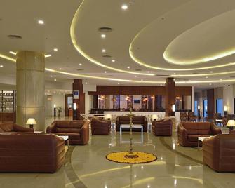 فورشن سيليكت جراند ريدج - ميمبر آي تي سي هوتل جروب - تيروباتي - ردهة