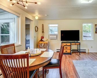 Downtown Cody Getaway - Near Buffalo Bill Center! - Cody / Yellowstone - Eetruimte