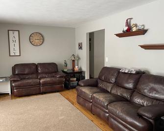 Draft Special! - Appleton - Living room