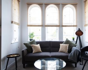 Crescent House Apartments - Telford - Oturma odası