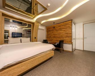 Andong All In - Andong - Bedroom