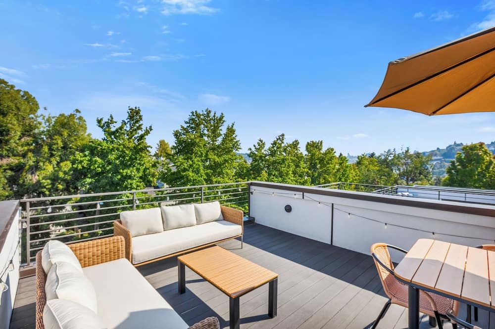 Chic Fremont Townhome with Rooftop Deck & Parking - Seattle - Balkon