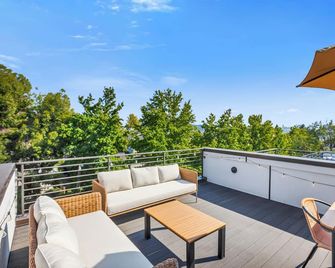 Chic Fremont Townhome with Rooftop Deck & Parking - Seattle - Balkon