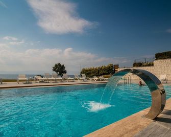 Life Point Hotel - Cesme - Piscina