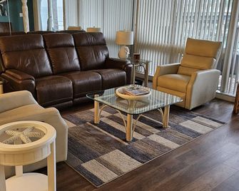 Gorgeous And Updated Waterfront Condo! - St. Petersburg - Sala de estar