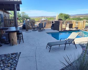 Cozy apartment in charming Camp Verde with Wi-Fi, AC. Tucked back - Camp Verde - Pool