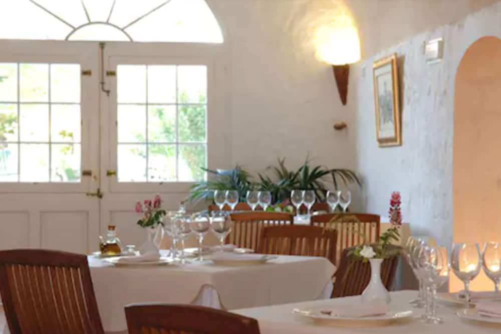 الكوفار فيل هوتل رورال آند ريستورانت