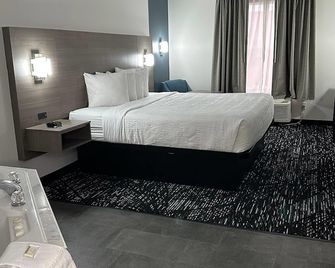 Baymont Inn & Suites by Wyndham - La Grange - Bedroom