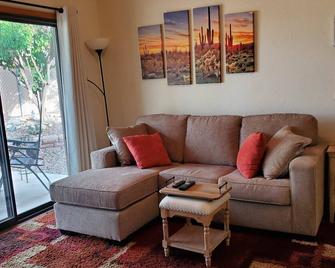 Casa Del Sol (Private 2 bdrm casita Oro Valley-NW - Tucson area) - Casas Adobes - Sala de estar