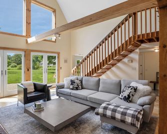 Modern Dairy Barn with Ample Natural Light and 2 Living Rooms! - Sheffield - Living room