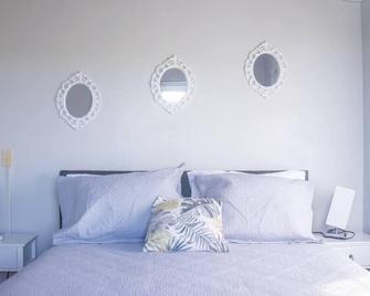 Apt 2 Stylish 2 bed cosy and comfortable - St. John's - Bedroom