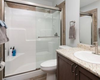The Antler Ridge Cabin - Valemount - Baño