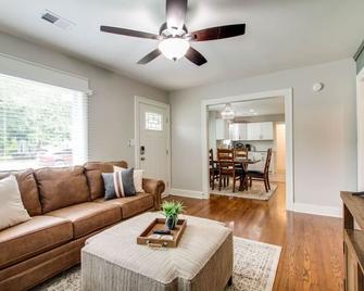 The Leaf Lodge - Walking Distance To Mtsu 3bed/2ba - Murfreesboro - Sala de estar