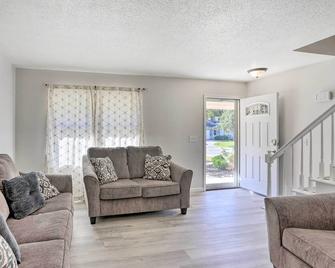 5 Mi to UT Quiet Toledo Duplex Near Parks! - Toledo
