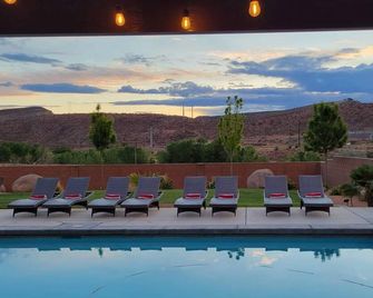 Stay At Zion Escape Laverkin! Private Home With Private Pool And Hot Tub! - La Verkin - Pool